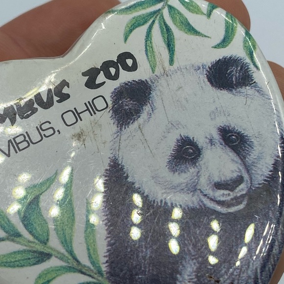 Vintage Columbus Ohio Zoo Heart Shaped Panda Pin - Picture 3 of 5